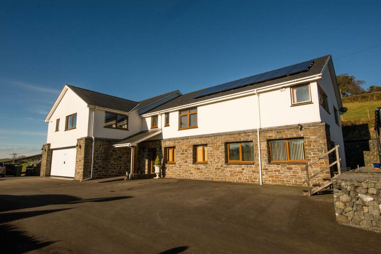 Y Grange Bed & Breakfast Llanfihangel-y-Creuddyn Eksteriør bilde