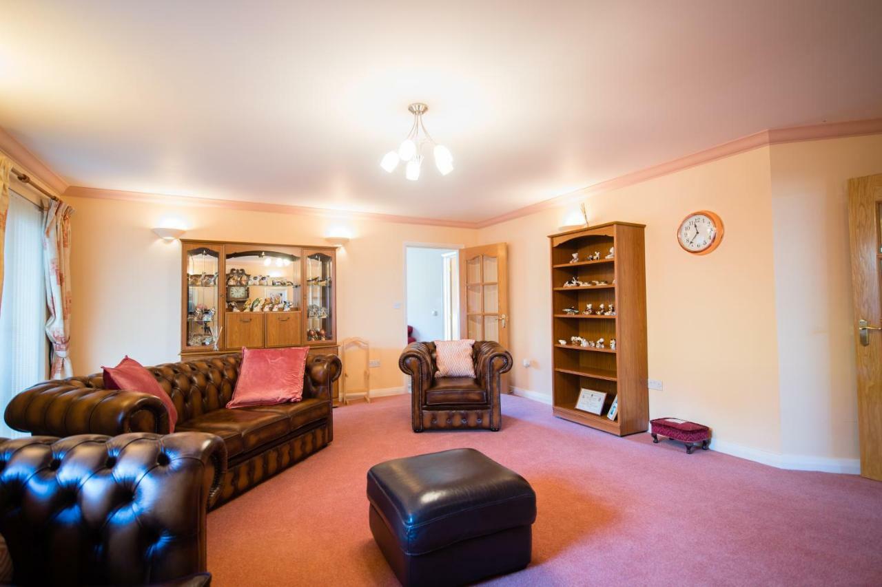 Y Grange Bed & Breakfast Llanfihangel-y-Creuddyn Eksteriør bilde