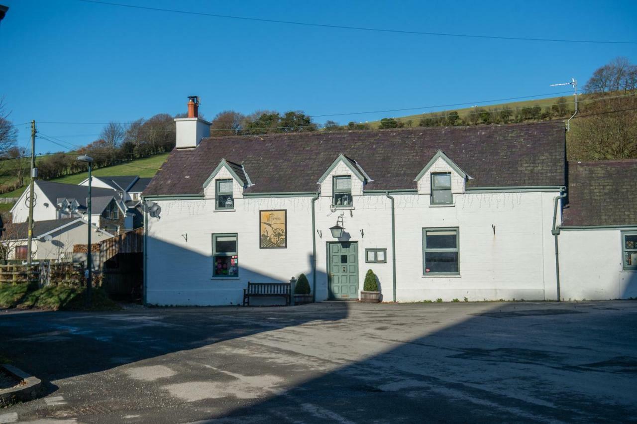 Y Grange Bed & Breakfast Llanfihangel-y-Creuddyn Eksteriør bilde