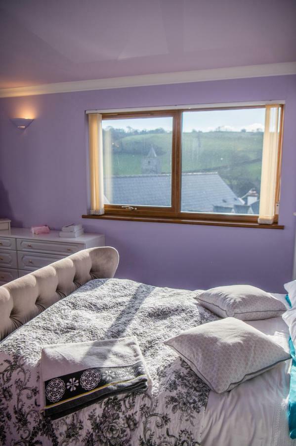 Y Grange Bed & Breakfast Llanfihangel-y-Creuddyn Eksteriør bilde