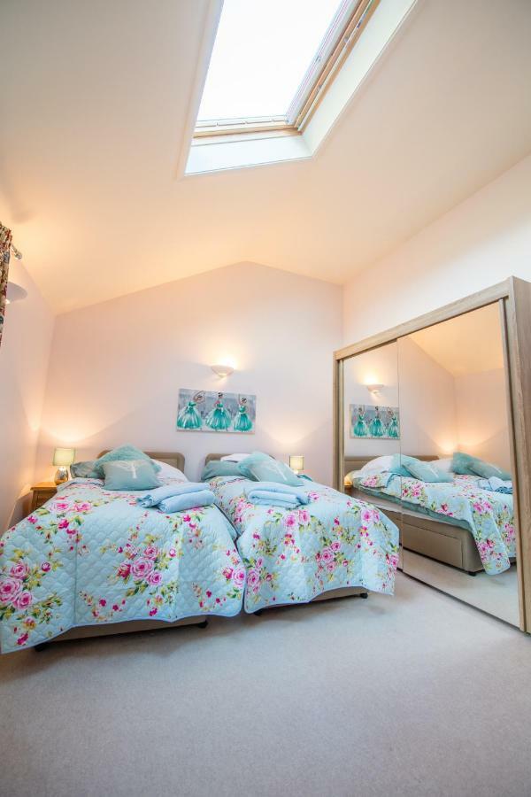 Y Grange Bed & Breakfast Llanfihangel-y-Creuddyn Eksteriør bilde
